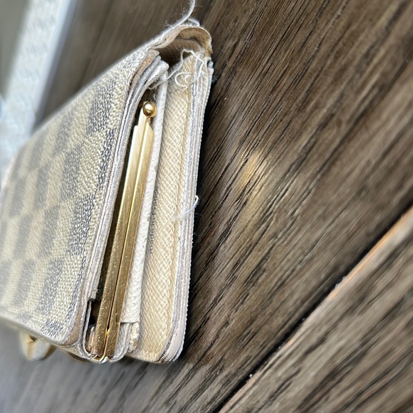 LV Damier Azur Kisslock Wallet - Picture 4 of 16